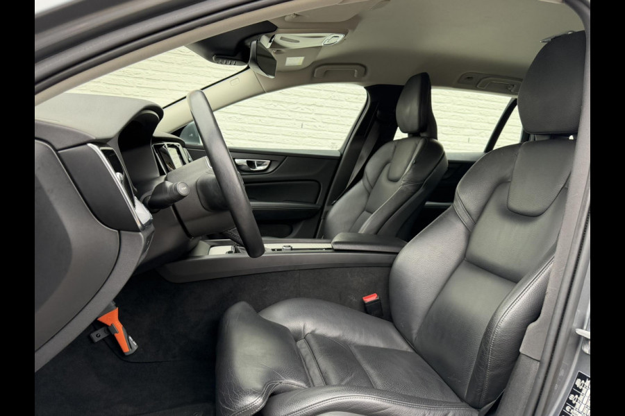 Volvo V60 2.0 T5 Aut. Stoelverwarming V+A Carplay Trekhaak Leder Cruise Camera Pdc Navi Led Elek. A-klep