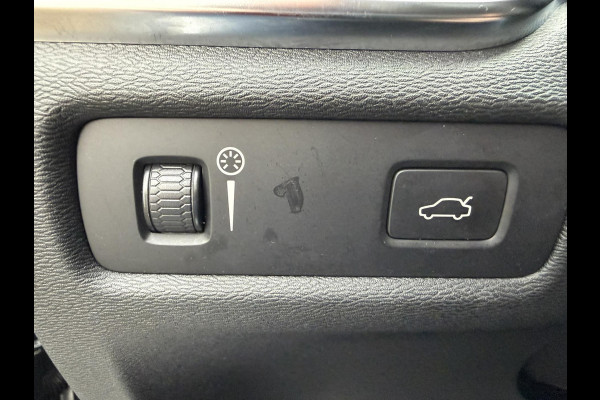Volvo V60 2.0 T5 Aut. Stoelverwarming V+A Carplay Trekhaak Leder Cruise Camera Pdc Navi Led Elek. A-klep