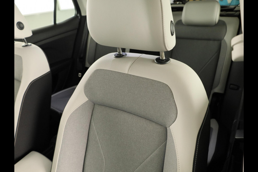 Volkswagen T-Cross 1.0 TSI Style 115PK DSG | Navigatie | Parkeercamera | 18"LM velgen | Matrix koplampen |