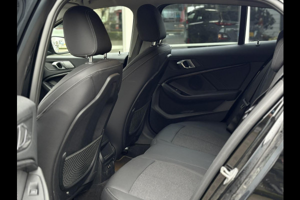 BMW 1-serie 118i High Executive Edition | Navi, PDC, Carplay/Android, Cruise, Stoelverw., Climate | Goed onderhouden |