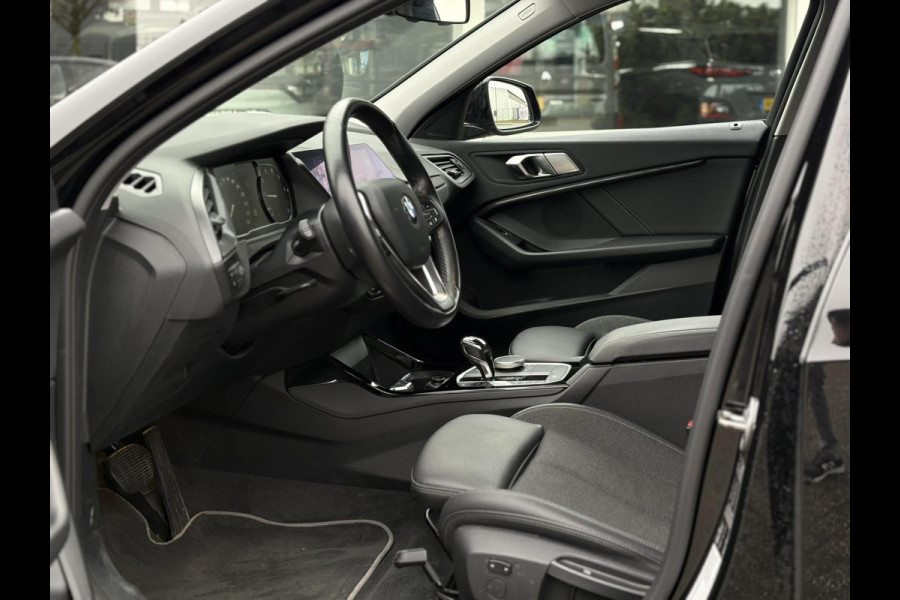 BMW 1-serie 118i High Executive Edition | Navi, PDC, Carplay/Android, Cruise, Stoelverw., Climate | Goed onderhouden |