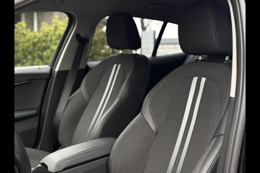 BMW 1-serie 118i High Executive Edition | Navi, PDC, Carplay/Android, Cruise, Stoelverw., Climate | Goed onderhouden |