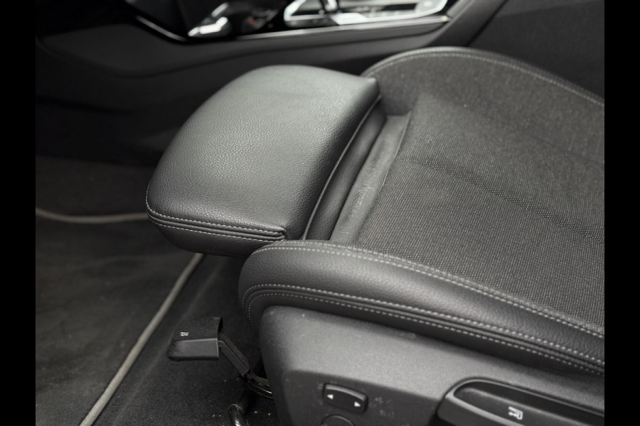 BMW 1-serie 118i High Executive Edition | Navi, PDC, Carplay/Android, Cruise, Stoelverw., Climate | Goed onderhouden |