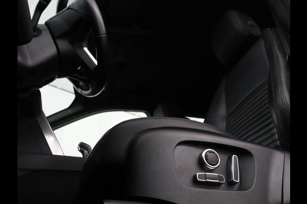 Land Rover Discovery Sport P300e 1.5 SE | Head-Up | Trekhaak | Leder | 360 Camera | Carplay | Navigatie | Keyless | DAB | Digital Cockpit | Parkeerhulp | Climate control | Cruise control | PHEV | Plug In