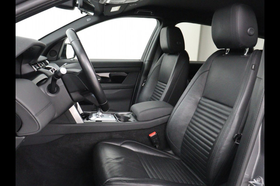Land Rover Discovery Sport P300e 1.5 SE | Head-Up | Trekhaak | Leder | 360 Camera | Carplay | Navigatie | Keyless | DAB | Digital Cockpit | Parkeerhulp | Climate control | Cruise control | PHEV | Plug In