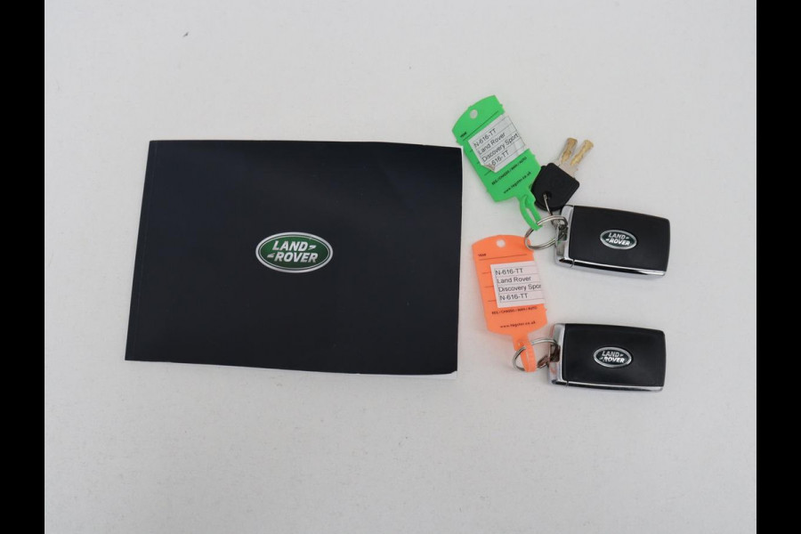 Land Rover Discovery Sport P300e 1.5 SE | Head-Up | Trekhaak | Leder | 360 Camera | Carplay | Navigatie | Keyless | DAB | Digital Cockpit | Parkeerhulp | Climate control | Cruise control | PHEV | Plug In