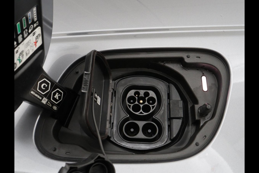 Land Rover Discovery Sport P300e 1.5 SE | Head-Up | Trekhaak | Leder | 360 Camera | Carplay | Navigatie | Keyless | DAB | Digital Cockpit | Parkeerhulp | Climate control | Cruise control | PHEV | Plug In