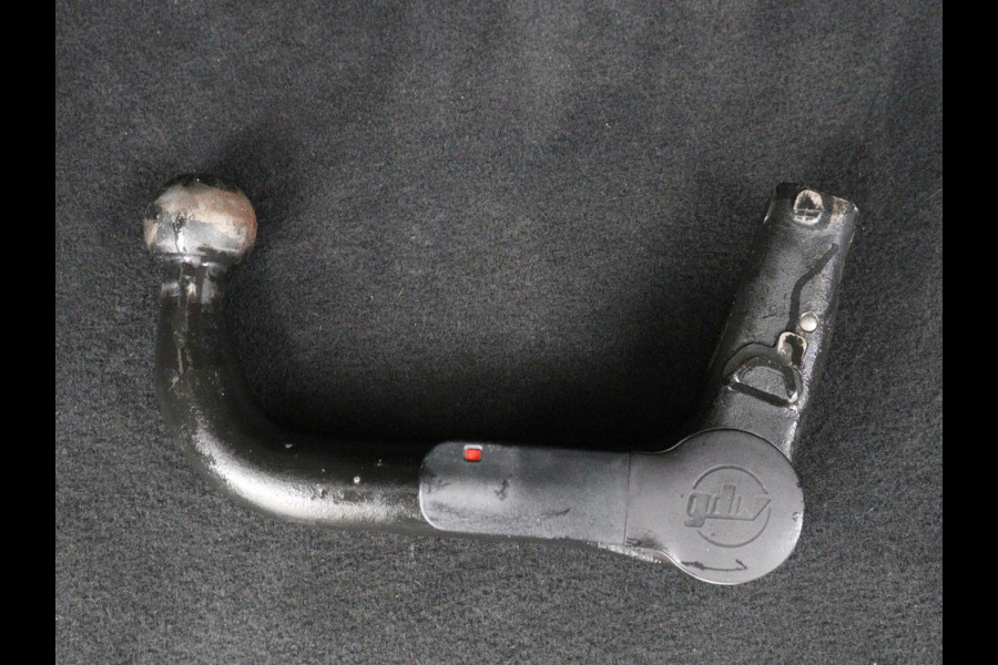 Land Rover Discovery Sport P300e 1.5 SE | Head-Up | Trekhaak | Leder | 360 Camera | Carplay | Navigatie | Keyless | DAB | Digital Cockpit | Parkeerhulp | Climate control | Cruise control | PHEV | Plug In