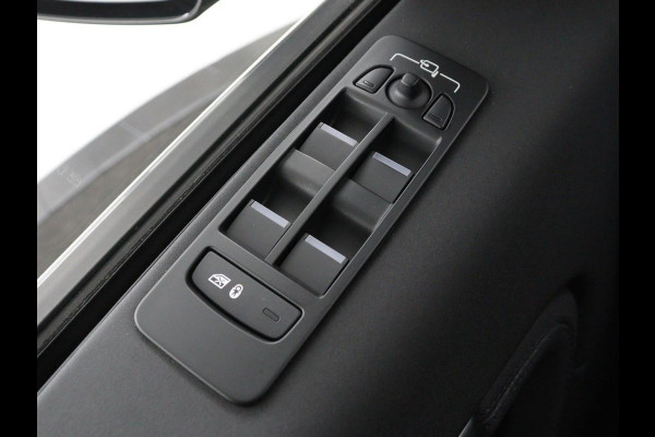 Land Rover Discovery Sport P300e 1.5 SE | Head-Up | Trekhaak | Leder | 360 Camera | Carplay | Navigatie | Keyless | DAB | Digital Cockpit | Parkeerhulp | Climate control | Cruise control | PHEV | Plug In