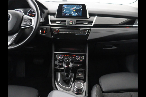 BMW 2 Serie Active Tourer 220i Sport Line | Camera | Sportstoelen | Full LED | Navigatie | Park Assist | 18'' | Climate control | Bluetooth | Cruise control