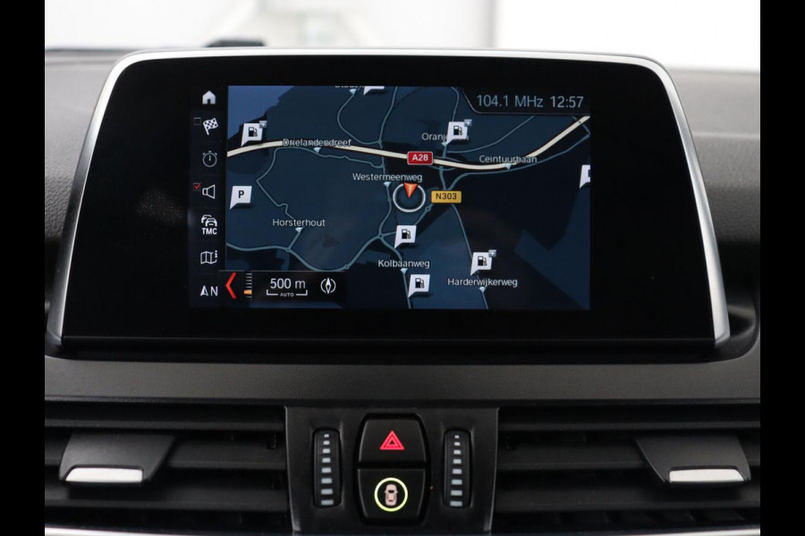 BMW 2 Serie Active Tourer 220i Sport Line | Camera | Sportstoelen | Full LED | Navigatie | Park Assist | 18'' | Climate control | Bluetooth | Cruise control