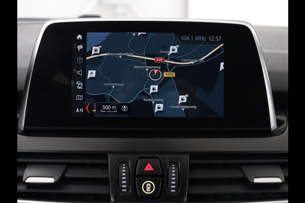 BMW 2 Serie Active Tourer 220i Sport Line | Camera | Sportstoelen | Full LED | Navigatie | Park Assist | 18'' | Climate control | Bluetooth | Cruise control