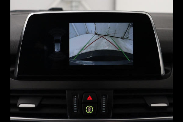 BMW 2 Serie Active Tourer 220i Sport Line | Camera | Sportstoelen | Full LED | Navigatie | Park Assist | 18'' | Climate control | Bluetooth | Cruise control