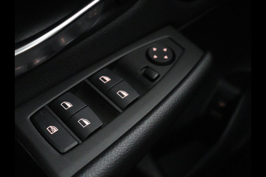 BMW 2 Serie Active Tourer 220i Sport Line | Camera | Sportstoelen | Full LED | Navigatie | Park Assist | 18'' | Climate control | Bluetooth | Cruise control