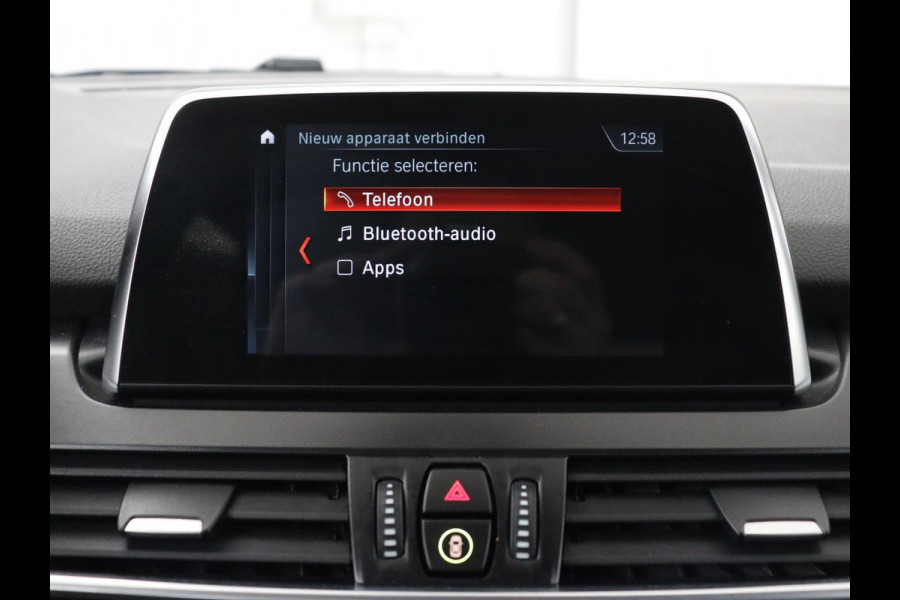 BMW 2 Serie Active Tourer 220i Sport Line | Camera | Sportstoelen | Full LED | Navigatie | Park Assist | 18'' | Climate control | Bluetooth | Cruise control