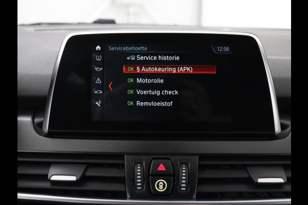 BMW 2 Serie Active Tourer 220i Sport Line | Camera | Sportstoelen | Full LED | Navigatie | Park Assist | 18'' | Climate control | Bluetooth | Cruise control