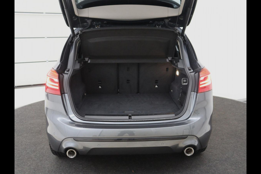 BMW 2 Serie Active Tourer 220i Sport Line | Camera | Sportstoelen | Full LED | Navigatie | Park Assist | 18'' | Climate control | Bluetooth | Cruise control