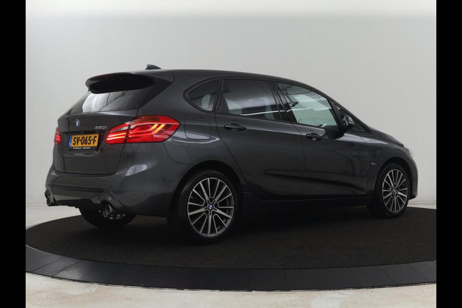 BMW 2 Serie Active Tourer 220i Sport Line | Camera | Sportstoelen | Full LED | Navigatie | Park Assist | 18'' | Climate control | Bluetooth | Cruise control
