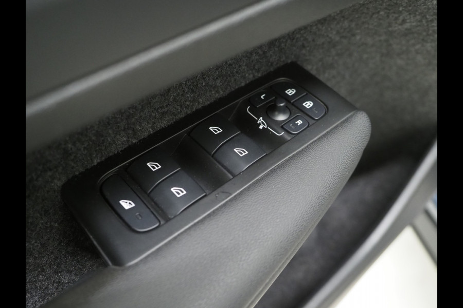 Volvo XC40 1.5 T5 Recharge Inscription | Panoramadak | Leder | Trekhaak | Pilot Assist | Harman/Kardon | 360 | Keyless