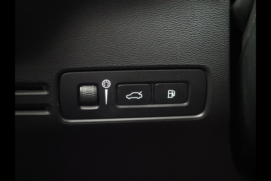 Volvo XC40 1.5 T5 Recharge Inscription | Panoramadak | Leder | Trekhaak | Pilot Assist | Harman/Kardon | 360 | Keyless