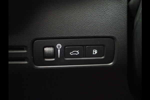 Volvo XC40 1.5 T5 Recharge Inscription | Panoramadak | Leder | Trekhaak | Pilot Assist | Harman/Kardon | 360 | Keyless
