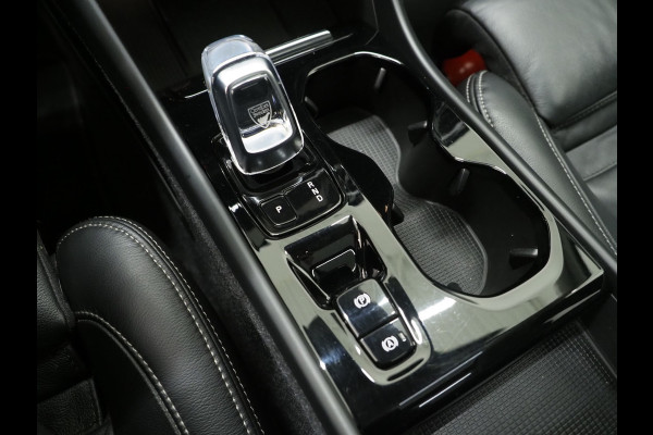 Volvo XC40 1.5 T5 Recharge Inscription | Panoramadak | Leder | Trekhaak | Pilot Assist | Harman/Kardon | 360 | Keyless