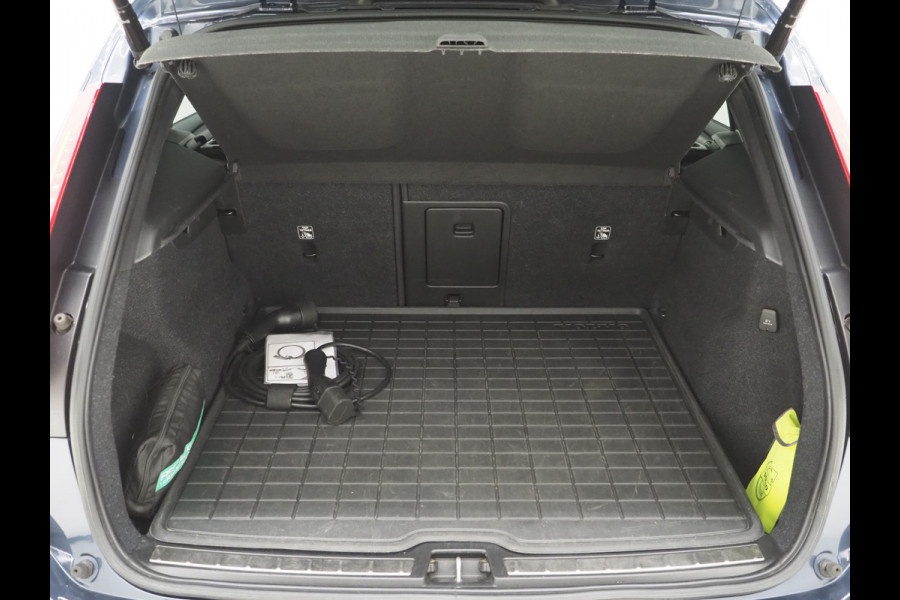 Volvo XC40 1.5 T5 Recharge Inscription | Panoramadak | Leder | Trekhaak | Pilot Assist | Harman/Kardon | 360 | Keyless