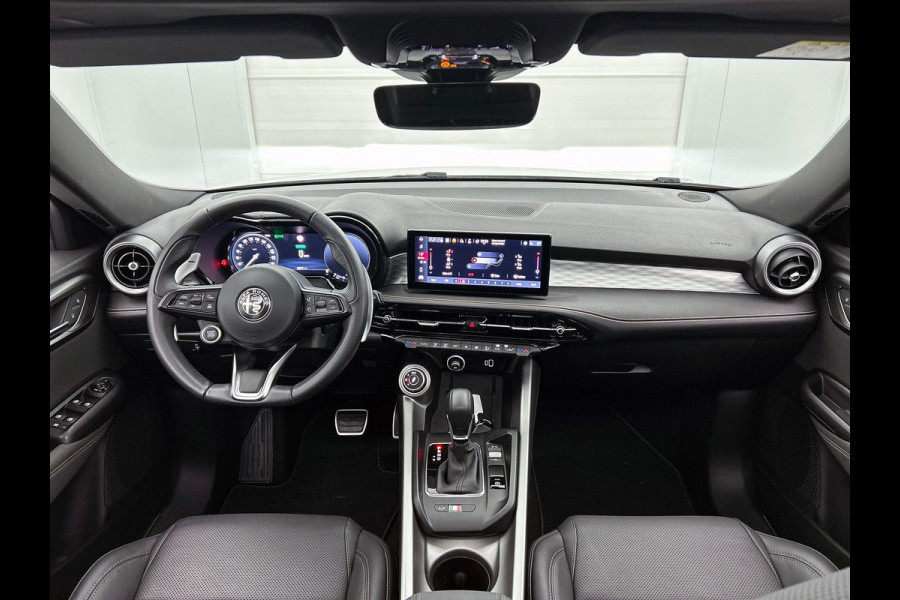 Alfa Romeo Tonale 1.5T Hybrid Veloce PANO | CAMERA | STOELVERWAMING & VENTILATIE | LEER