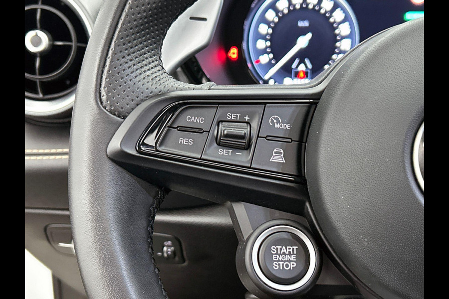 Alfa Romeo Tonale 1.5T Hybrid Veloce PANO | CAMERA | STOELVERWAMING & VENTILATIE | LEER