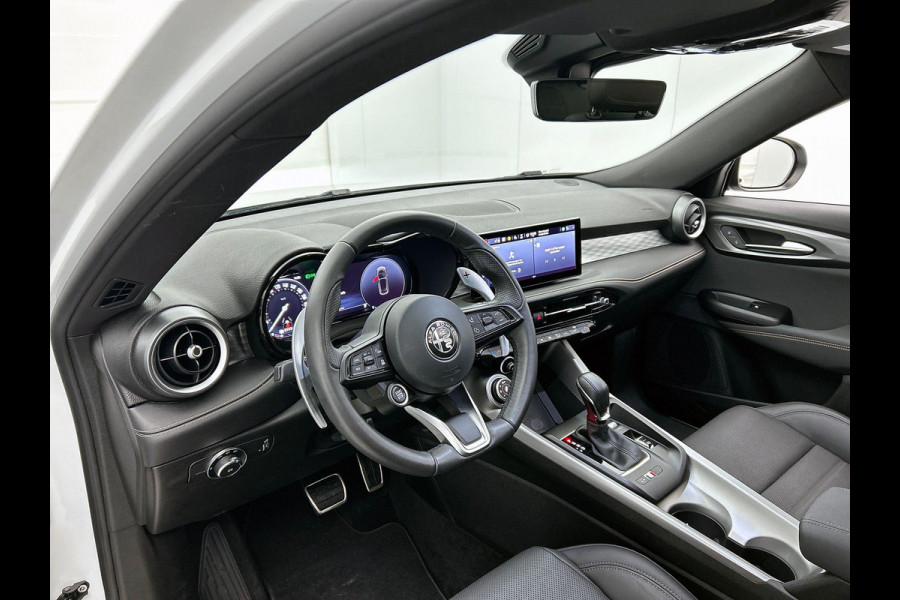 Alfa Romeo Tonale 1.5T Hybrid Veloce PANO | CAMERA | STOELVERWAMING & VENTILATIE | LEER