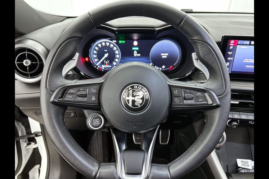 Alfa Romeo Tonale 1.5T Hybrid Veloce PANO | CAMERA | STOELVERWAMING & VENTILATIE | LEER