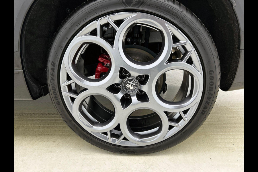 Alfa Romeo Tonale 1.5T Hybrid Veloce PANO | CAMERA | STOELVERWAMING & VENTILATIE | LEER