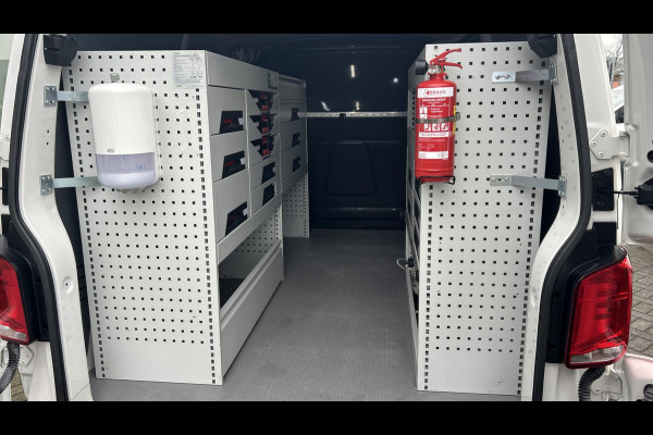 Volkswagen Transporter L1H1 2.0 TDI 110pk 3.2T Laadruimte inrichting,trekhaak,app connect,camera,navigatie Laadruimte inrichting,trekhaak,app connect,camera,navigatie