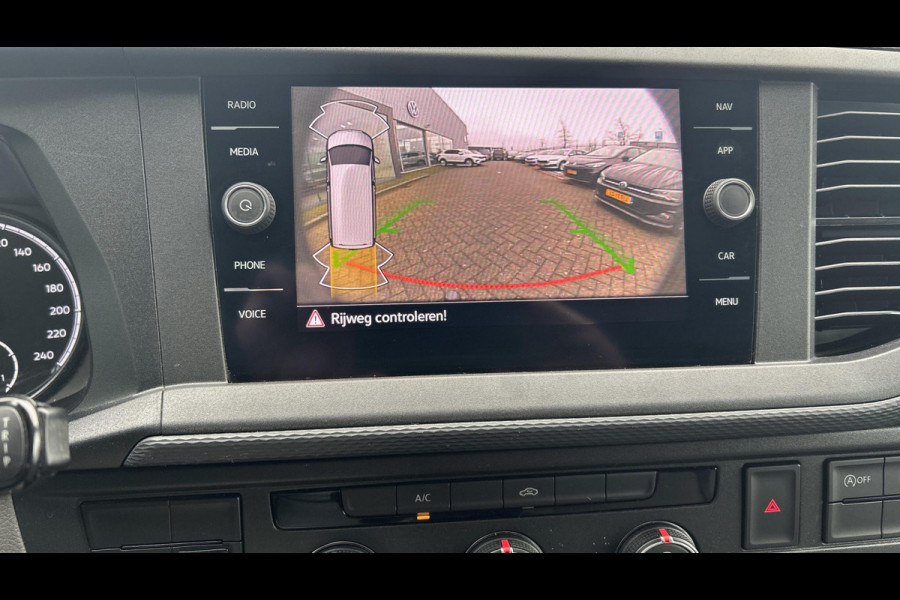 Volkswagen Transporter L1H1 2.0 TDI 110pk 3.2T Laadruimte inrichting,trekhaak,app connect,camera,navigatie Laadruimte inrichting,trekhaak,app connect,camera,navigatie