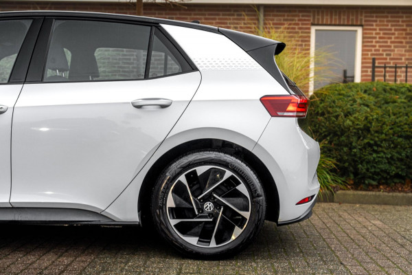 Volkswagen ID.3 First 58 kWh 350 Km Actieradius BTW 1e Eig Adaptive Sfeerverlichting Stoelverwarming 18''