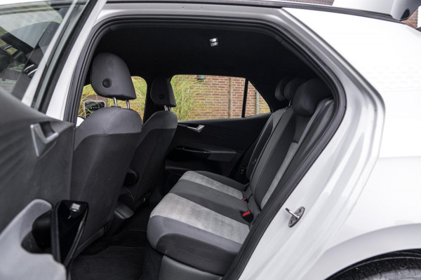 Volkswagen ID.3 First 58 kWh 350 Km Actieradius BTW 1e Eig Adaptive Sfeerverlichting Stoelverwarming 18''