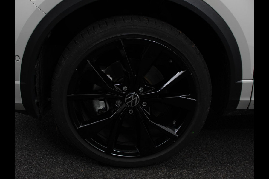 Volkswagen T-Roc 1.5 TSI DSG R-Line+Blackpack Climate control | Adaptieve cruise control | Panoramadak | LED | Navigatie | Achteruitrijcamera | Parkeersensoren | Apple Carplay/ Android Auto | Radio