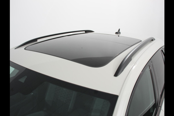 Volkswagen T-Roc 1.5 TSI DSG R-Line+Blackpack Climate control | Adaptieve cruise control | Panoramadak | LED | Navigatie | Achteruitrijcamera | Parkeersensoren | Apple Carplay/ Android Auto | Radio