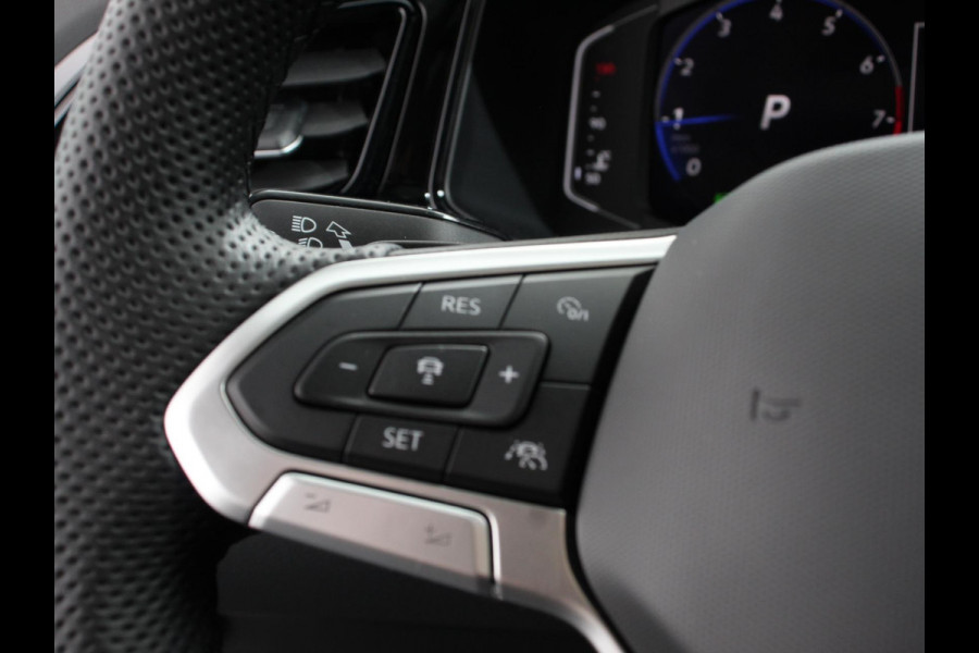 Volkswagen T-Roc 1.5 TSI DSG R-Line+Blackpack Climate control | Adaptieve cruise control | Panoramadak | LED | Navigatie | Achteruitrijcamera | Parkeersensoren | Apple Carplay/ Android Auto | Radio