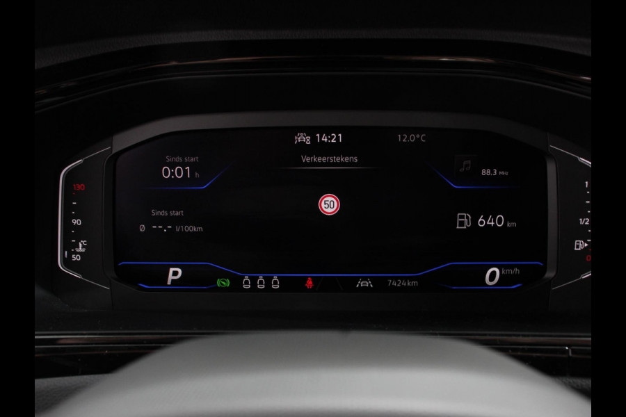 Volkswagen T-Roc 1.5 TSI DSG R-Line+Blackpack Climate control | Adaptieve cruise control | Panoramadak | LED | Navigatie | Achteruitrijcamera | Parkeersensoren | Apple Carplay/ Android Auto | Radio