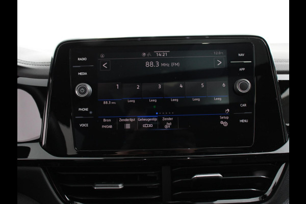 Volkswagen T-Roc 1.5 TSI DSG R-Line+Blackpack Climate control | Adaptieve cruise control | Panoramadak | LED | Navigatie | Achteruitrijcamera | Parkeersensoren | Apple Carplay/ Android Auto | Radio