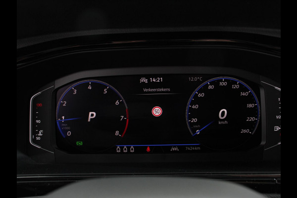 Volkswagen T-Roc 1.5 TSI DSG R-Line+Blackpack Climate control | Adaptieve cruise control | Panoramadak | LED | Navigatie | Achteruitrijcamera | Parkeersensoren | Apple Carplay/ Android Auto | Radio