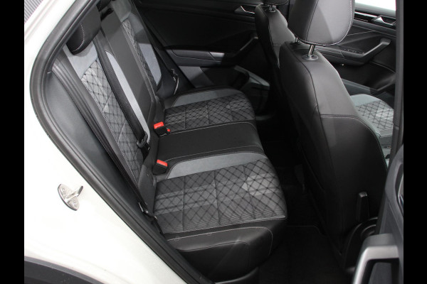 Volkswagen T-Roc 1.5 TSI DSG R-Line+Blackpack Climate control | Adaptieve cruise control | Panoramadak | LED | Navigatie | Achteruitrijcamera | Parkeersensoren | Apple Carplay/ Android Auto | Radio