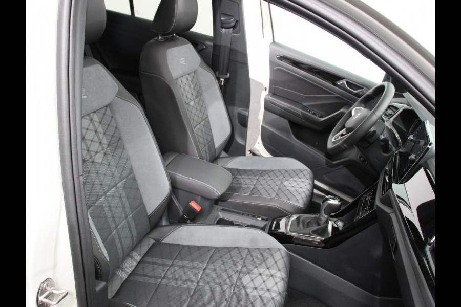 Volkswagen T-Roc 1.5 TSI DSG R-Line+Blackpack Climate control | Adaptieve cruise control | Panoramadak | LED | Navigatie | Achteruitrijcamera | Parkeersensoren | Apple Carplay/ Android Auto | Radio