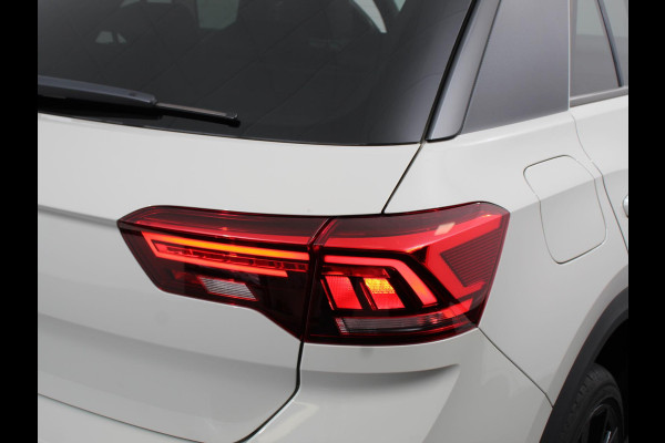 Volkswagen T-Roc 1.5 TSI DSG R-Line+Blackpack Climate control | Adaptieve cruise control | Panoramadak | LED | Navigatie | Achteruitrijcamera | Parkeersensoren | Apple Carplay/ Android Auto | Radio