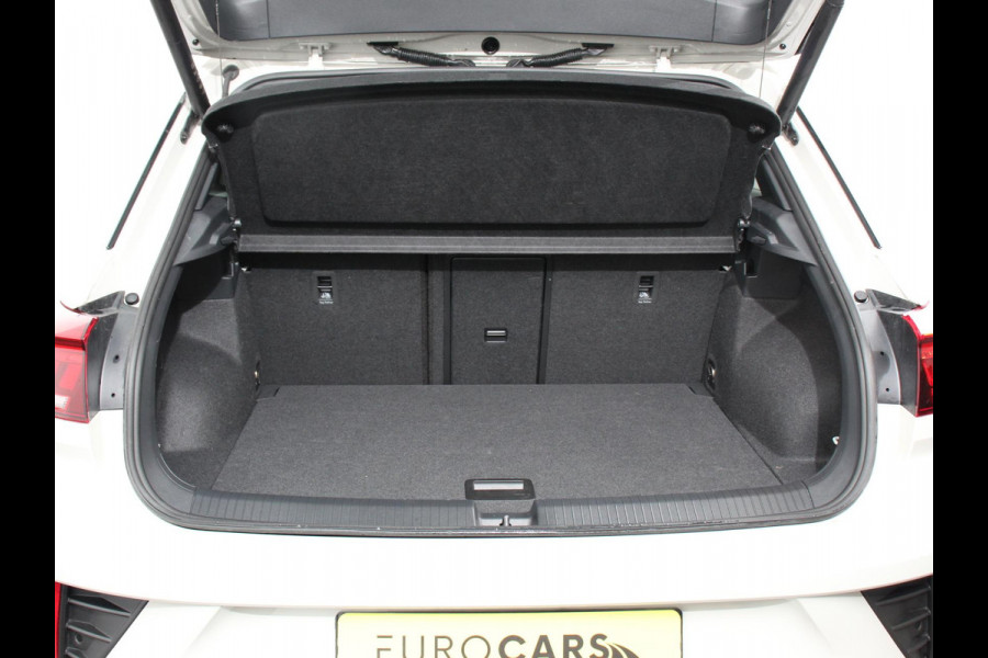 Volkswagen T-Roc 1.5 TSI DSG R-Line+Blackpack Climate control | Adaptieve cruise control | Panoramadak | LED | Navigatie | Achteruitrijcamera | Parkeersensoren | Apple Carplay/ Android Auto | Radio