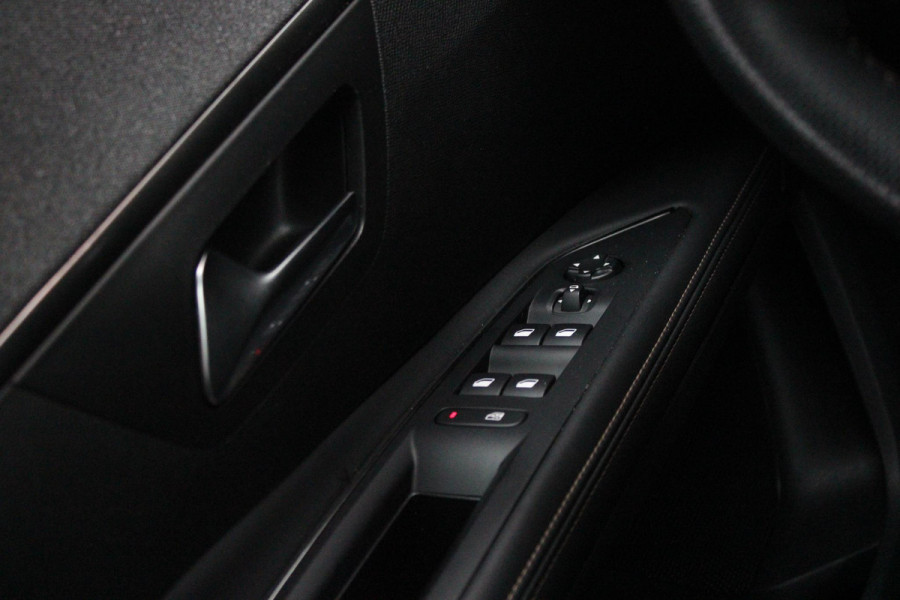 Peugeot 5008 1.2 130PK AUTOMAAT GT-LINE | TREKHAAK | PANORAMA SCHUIF/KANTEL DAK | DAB+ | 7-PERSOONS | DODEHOEK BEWAKING | CAMERA | CRUISE | FULL LED KOPLAMPEN | CLIMA CONTROL | APPLE CARPLAY/ANDROID AUTO | ALL SEASON BANDEN |