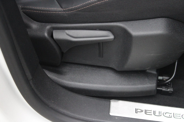 Peugeot 5008 1.2 130PK AUTOMAAT GT-LINE | TREKHAAK | PANORAMA SCHUIF/KANTEL DAK | DAB+ | 7-PERSOONS | DODEHOEK BEWAKING | CAMERA | CRUISE | FULL LED KOPLAMPEN | CLIMA CONTROL | APPLE CARPLAY/ANDROID AUTO | ALL SEASON BANDEN |