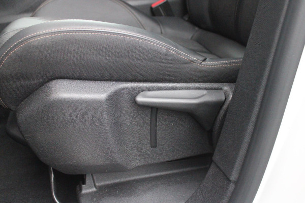 Peugeot 5008 1.2 130PK AUTOMAAT GT-LINE | TREKHAAK | PANORAMA SCHUIF/KANTEL DAK | DAB+ | 7-PERSOONS | DODEHOEK BEWAKING | CAMERA | CRUISE | FULL LED KOPLAMPEN | CLIMA CONTROL | APPLE CARPLAY/ANDROID AUTO | ALL SEASON BANDEN |