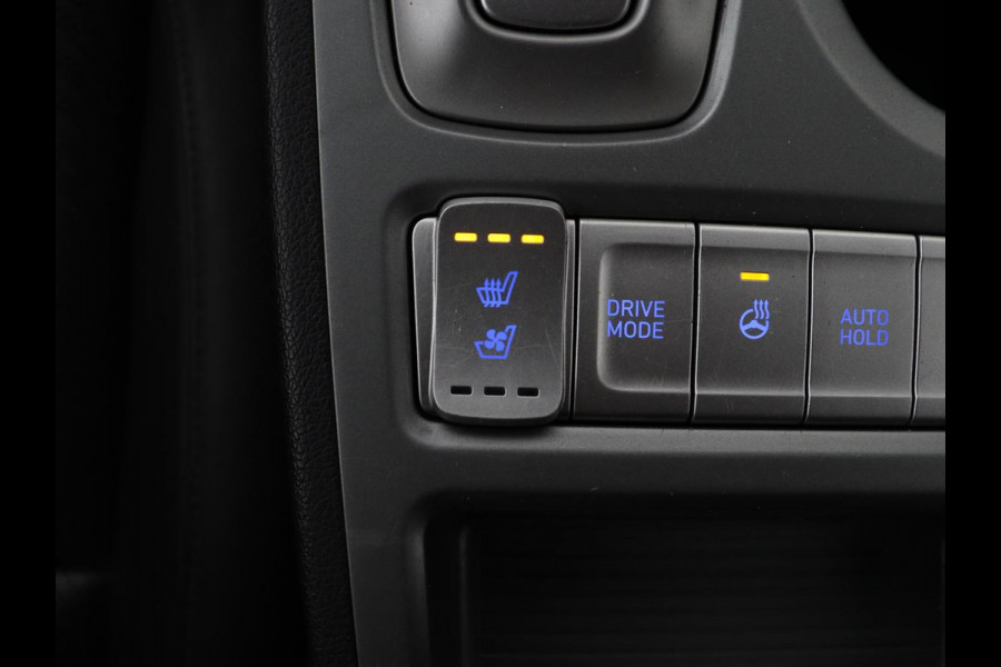 Hyundai Kona EV Premium 64 kWh | SOH 100% | 3 Fase | Stoelventilatie | Leder | Head-Up | Warmtepomp | Trekhaak | Achterbankverwarming | Adaptive cruise | Camera | Carplay | Full LED
